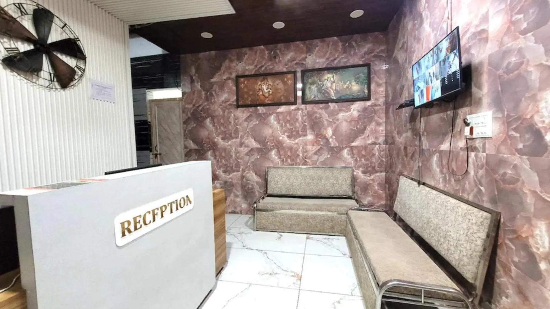 M R Swastik Guest House Varanasi Near Beniya Park - Excellent Stay With Family, Parking Facilities 0*,  Indie