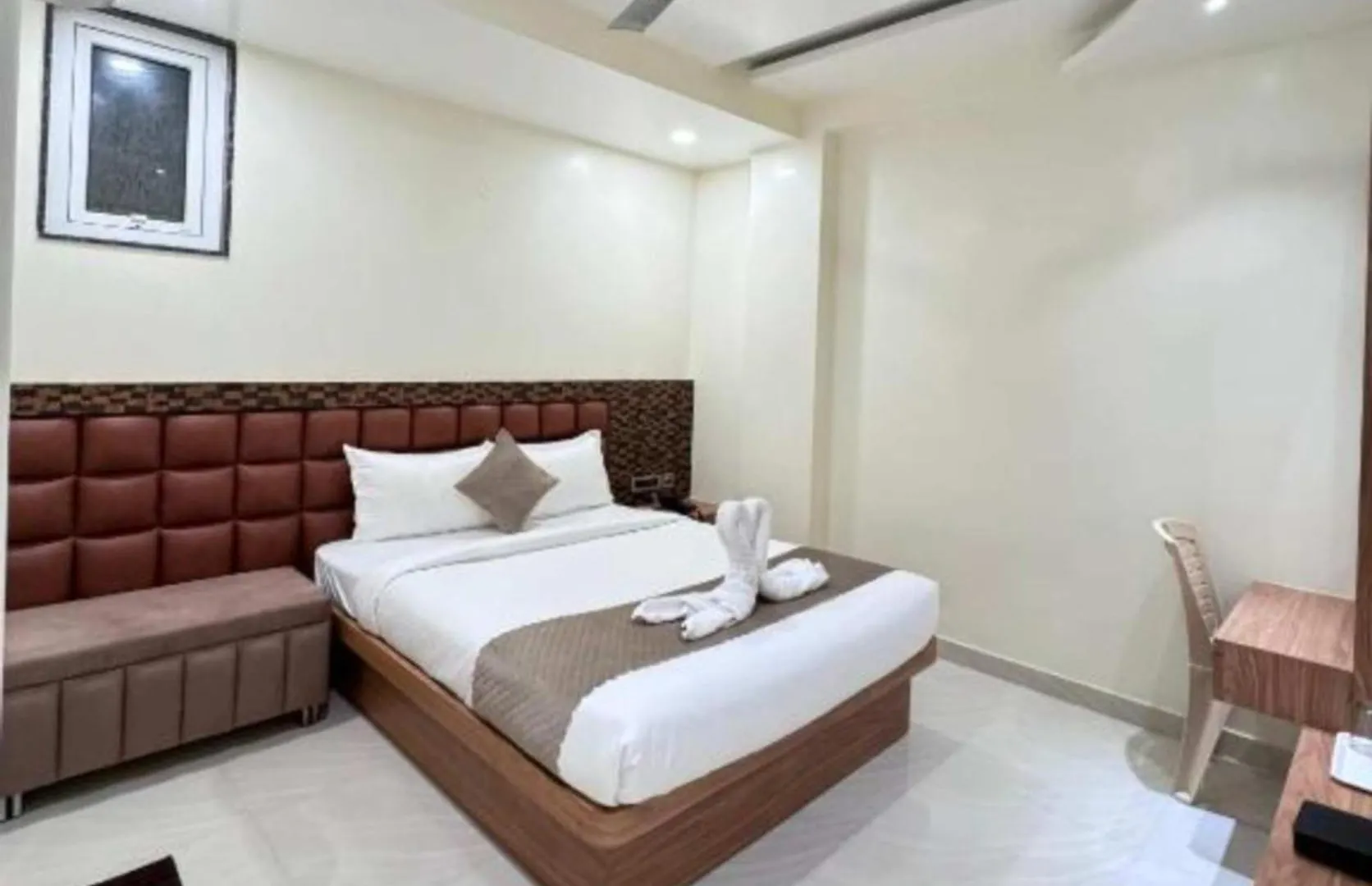 M R Swastik Guest House Varanasi Near Beniya Park - Excellent Stay With Family, Parking Facilities