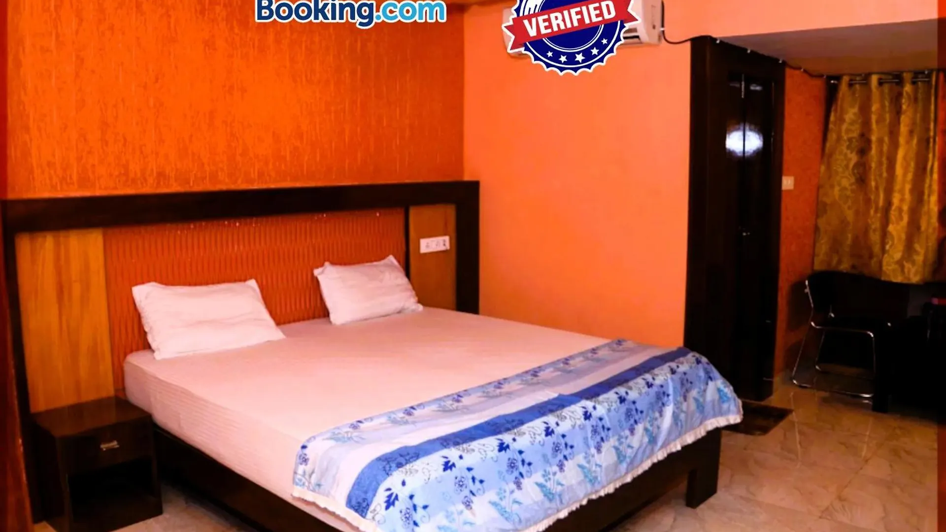 M R Swastik Guest House Varanasi Near Beniya Park - Excellent Stay With Family, Parking Facilities