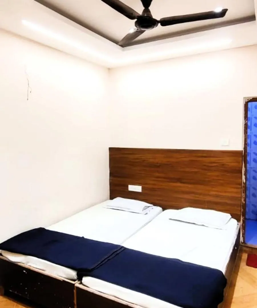 M R Swastik Guest House Varanasi Near Beniya Park - Excellent Stay With Family, Parking Facilities Ubytování v soukromí